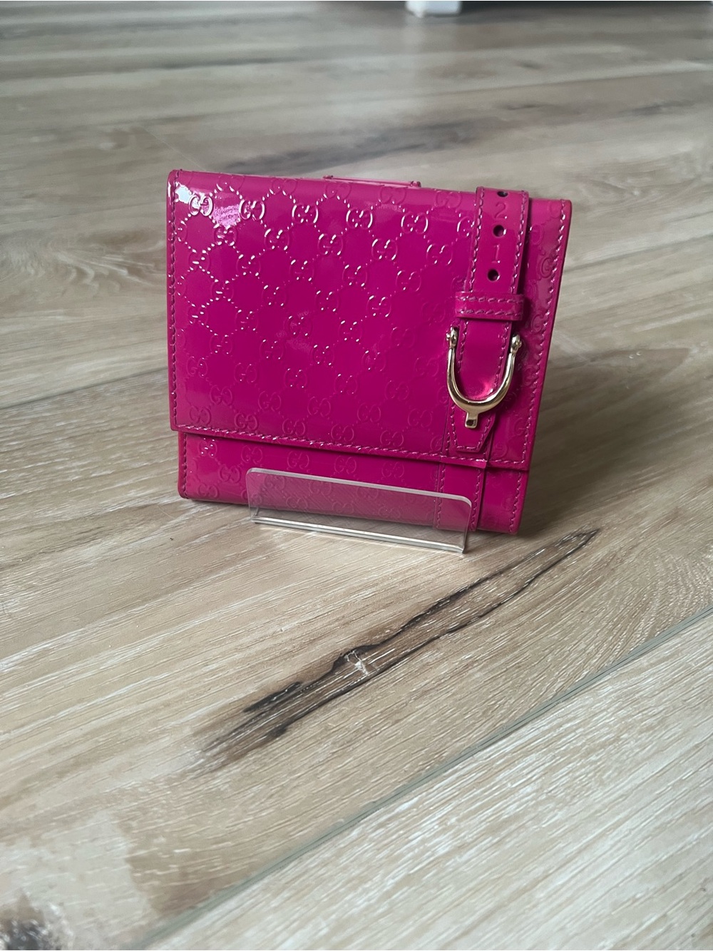 GUCCI Magenta Patent Micro Guccissima Compact Wallet - Picture 2 of 12